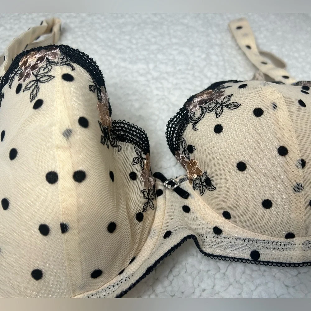 Felina Cream Polka Dot Floral Lace Underwire Bra with Black Accents NWOT 32D